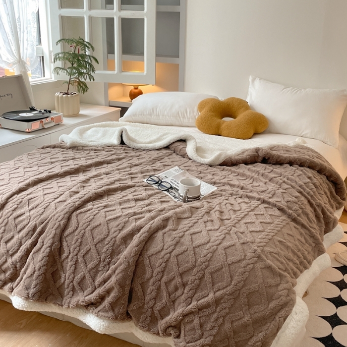 91家纺网 家纺一手货源 找家纺 欧邦 新款爆款AB版加厚提花塔芙绒羊羔绒毛毯 深咖