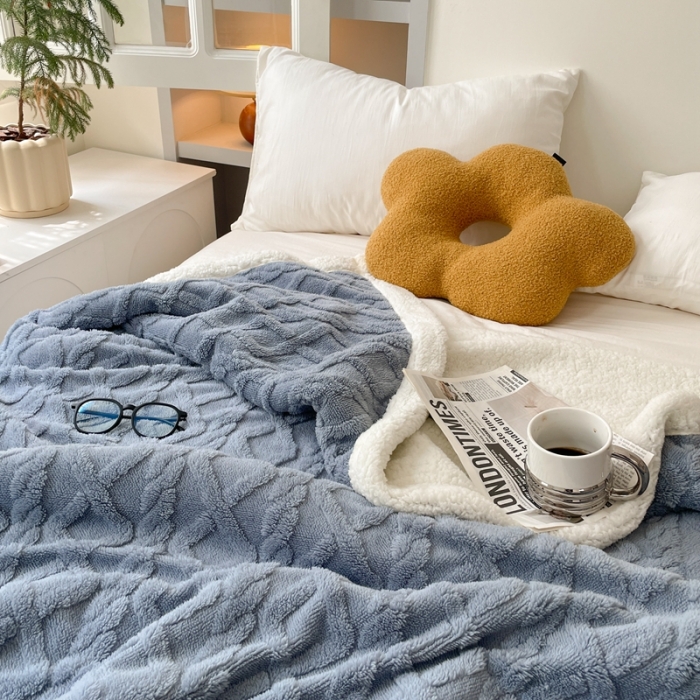 91家纺网 家纺一手货源 找家纺 欧邦 新款爆款AB版加厚提花塔芙绒羊羔绒毛毯 雾蓝