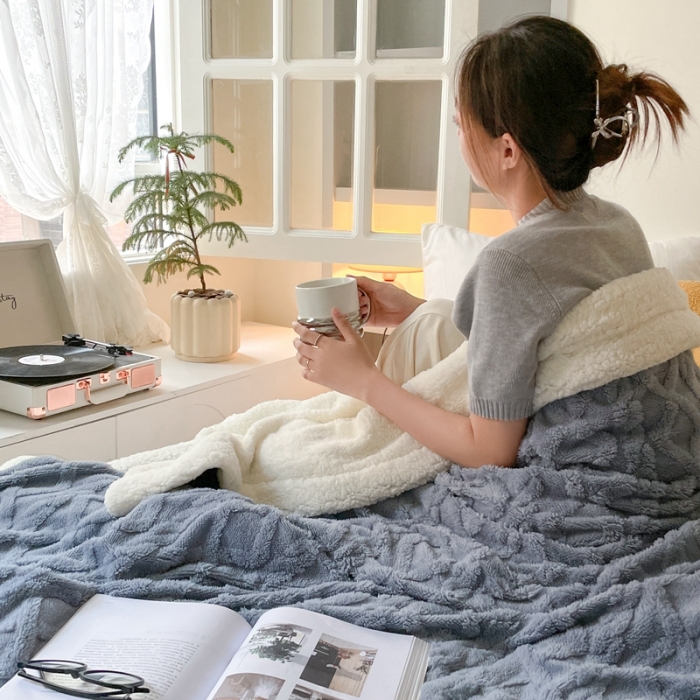 91家纺网 家纺一手货源 找家纺 欧邦 新款爆款AB版加厚提花塔芙绒羊羔绒毛毯 雾蓝