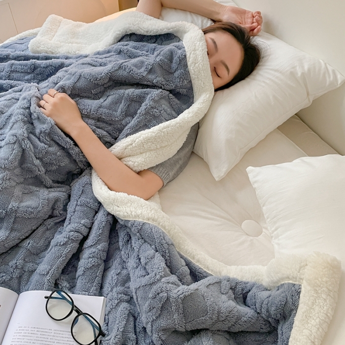 91家纺网 家纺一手货源 找家纺 欧邦 新款爆款AB版加厚提花塔芙绒羊羔绒毛毯 雾蓝