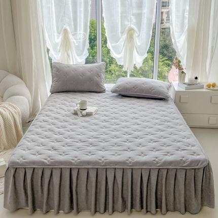 91家纺网 家纺一手货源 找家纺 尊康家纺（原磊科） 2024新款全棉色织大豆夹棉床裙-浓情蜜意 灰