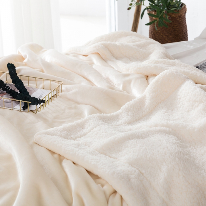 91家纺网 家纺一手货源 找家纺 欧邦 新款爆款纯色羊羔绒双层毛毯 珍珠白