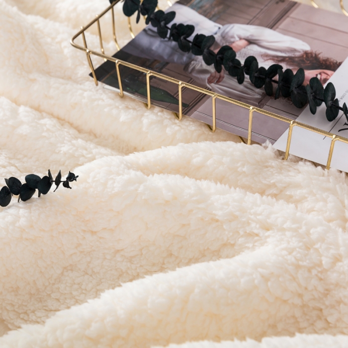 91家纺网 家纺一手货源 找家纺 欧邦 新款爆款纯色羊羔绒双层毛毯 珍珠白