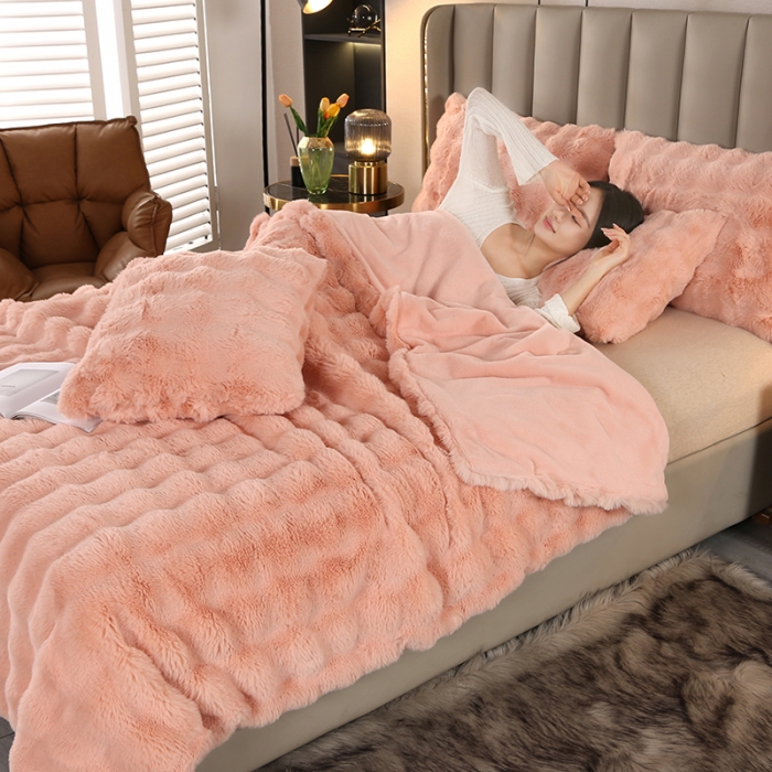 91家纺网 家纺一手货源 找家纺 新月 2023新款A版托斯卡纳兔毛B版安哥拉兔毛多功能毛毯 卡娜粉