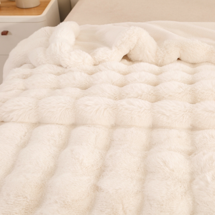 91家纺网 家纺一手货源 找家纺 新月 2023新款A版托斯卡纳兔毛B版安哥拉兔毛多功能毛毯 极狐白