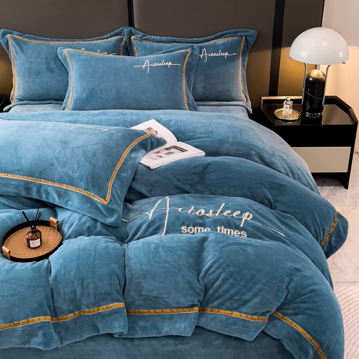 91家纺网 家纺一手货源 找家纺 露梦 2025新款高克重牛奶绒刺绣四件套-赫本 赫本-宾利蓝