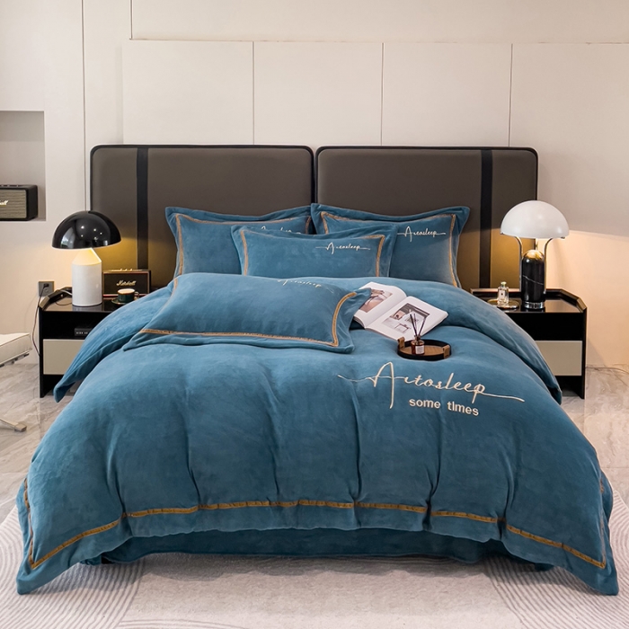 91家纺网 家纺一手货源 找家纺 露梦 2025新款高克重牛奶绒刺绣四件套-赫本 赫本-宾利蓝