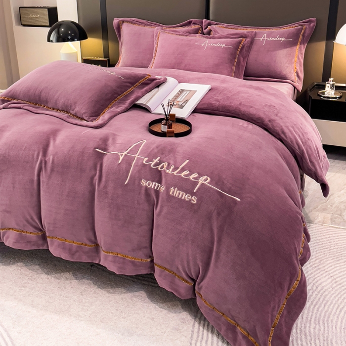 91家纺网 家纺一手货源 找家纺 露梦 2025新款高克重牛奶绒刺绣四件套-赫本 赫本-玫瑰紫