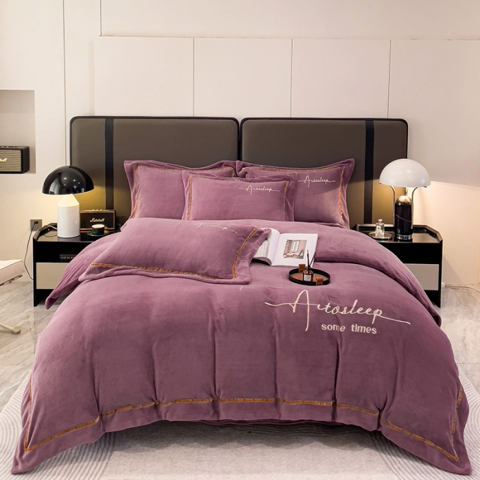 91家纺网 家纺一手货源 找家纺 露梦 2025新款高克重牛奶绒刺绣四件套-赫本 赫本-玫瑰紫