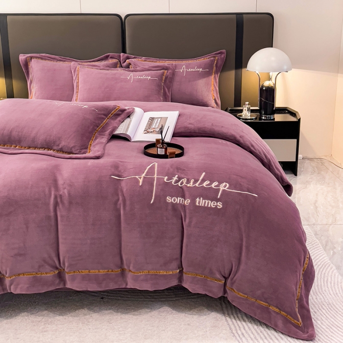 91家纺网 家纺一手货源 找家纺 露梦 2025新款高克重牛奶绒刺绣四件套-赫本 赫本-玫瑰紫