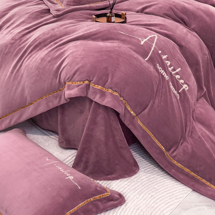 91家纺网 家纺一手货源 找家纺 露梦 2025新款高克重牛奶绒刺绣四件套-赫本 赫本-玫瑰紫