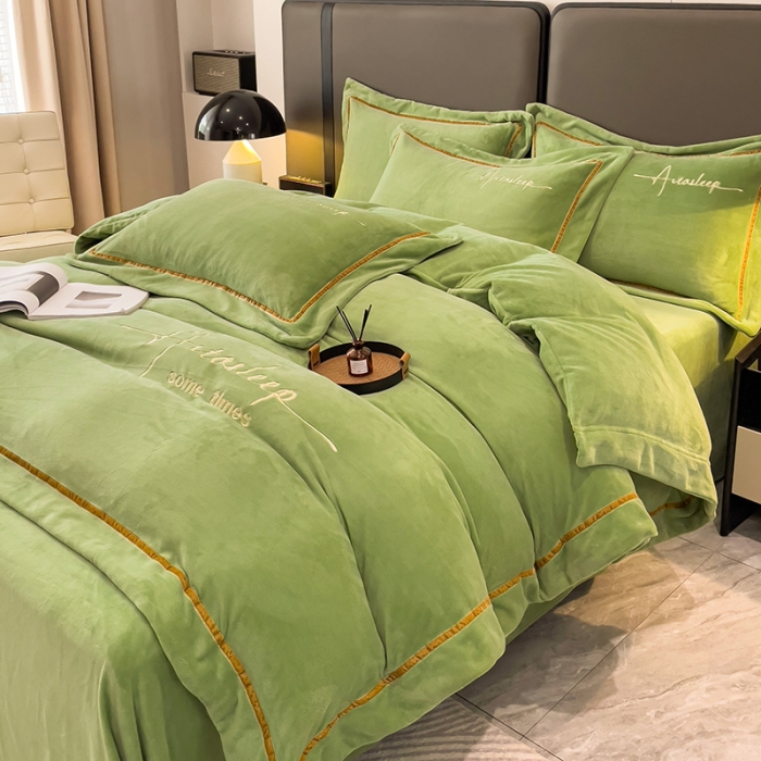 91家纺网 家纺一手货源 找家纺 露梦 2025新款高克重牛奶绒刺绣四件套-赫本 赫本-抹茶绿