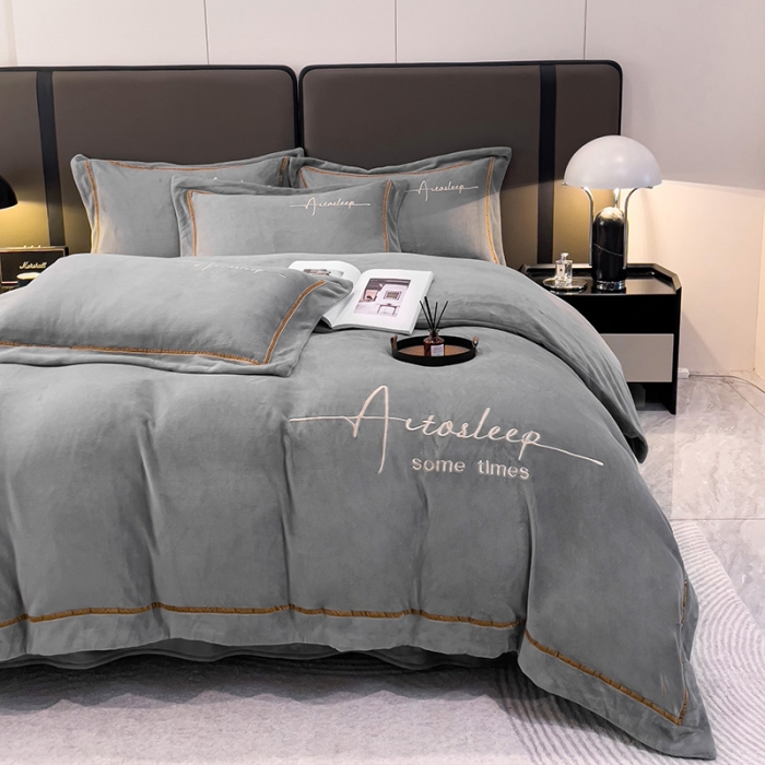 91家纺网 家纺一手货源 找家纺 露梦 2025新款高克重牛奶绒刺绣四件套-赫本 赫本-绅士灰