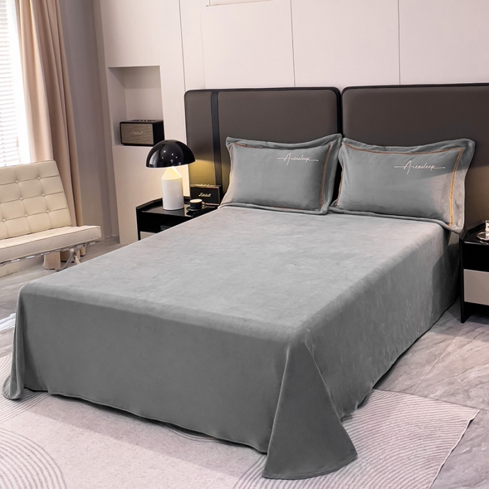 91家纺网 家纺一手货源 找家纺 露梦 2025新款高克重牛奶绒刺绣四件套-赫本 赫本-绅士灰