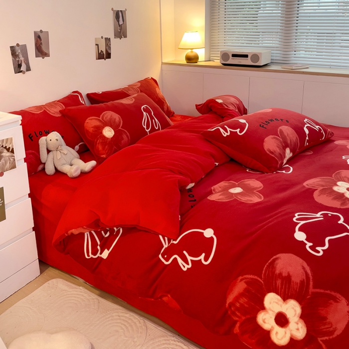 91家纺网 家纺一手货源 找家纺 西引力 2023新款加厚印花牛奶绒四件套法莱绒单被套直播大红兔兔