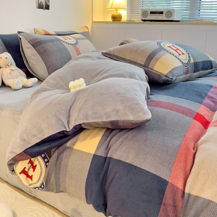 91家纺网 家纺一手货源 找家纺 西引力 2023新款加厚印花牛奶绒四件套法莱绒单被套直播洛可