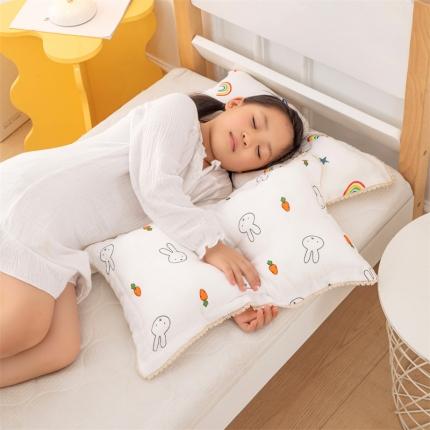 91家纺网 家纺一手货源 找家纺 欣品希 2023新款双层纱皱布枕萝卜小兔