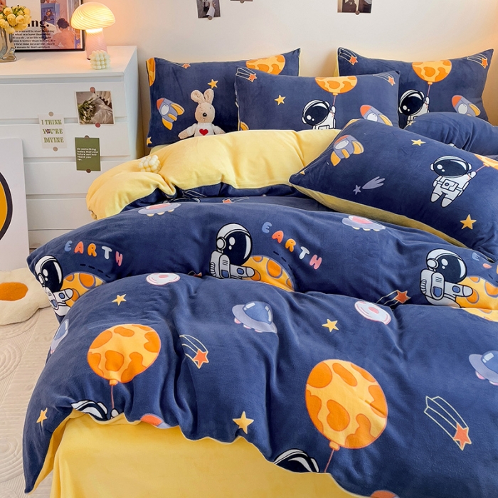 91家纺网 家纺一手货源 找家纺 西引力 2023新款加厚印花牛奶绒四件套法莱绒单被套直播太空人