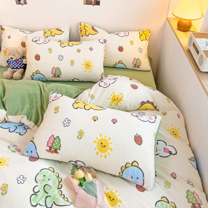 91家纺网 家纺一手货源 找家纺 西引力 2023新款加厚印花牛奶绒四件套法莱绒单被套直播淘气恐龙