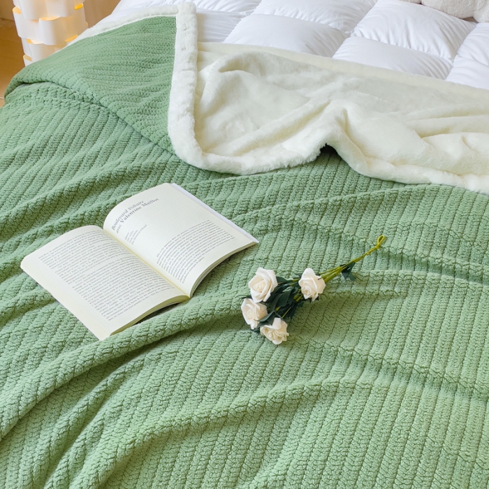 91家纺网 家纺一手货源 找家纺 （总）春妮 2023新款A面编织绒+B面兔毛绒毛毯双层盖毯