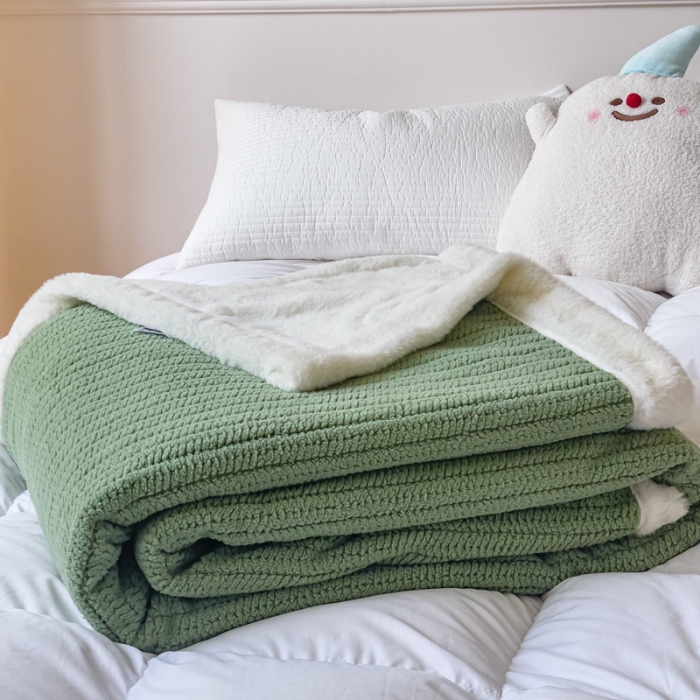 91家纺网 家纺一手货源 找家纺 春妮 2023新款A面编织绒+B面兔毛绒毛毯双层盖毯 抹茶绿