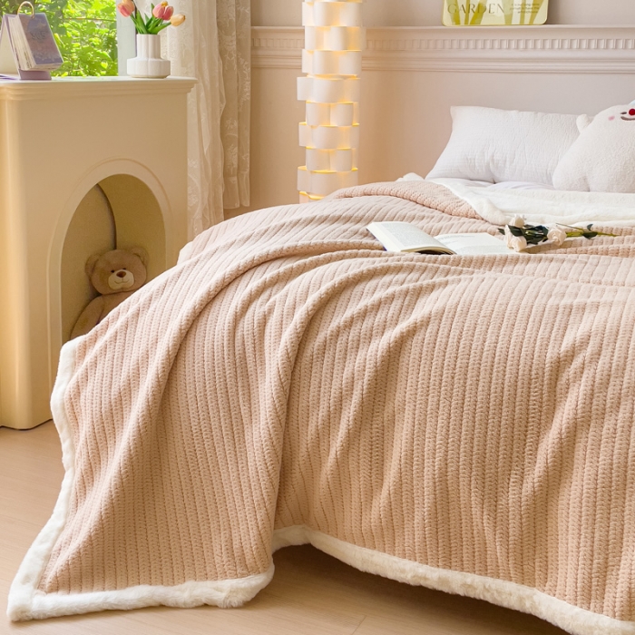 91家纺网 家纺一手货源 找家纺 春妮 2023新款A面编织绒+B面兔毛绒毛毯双层盖毯 浅卡其