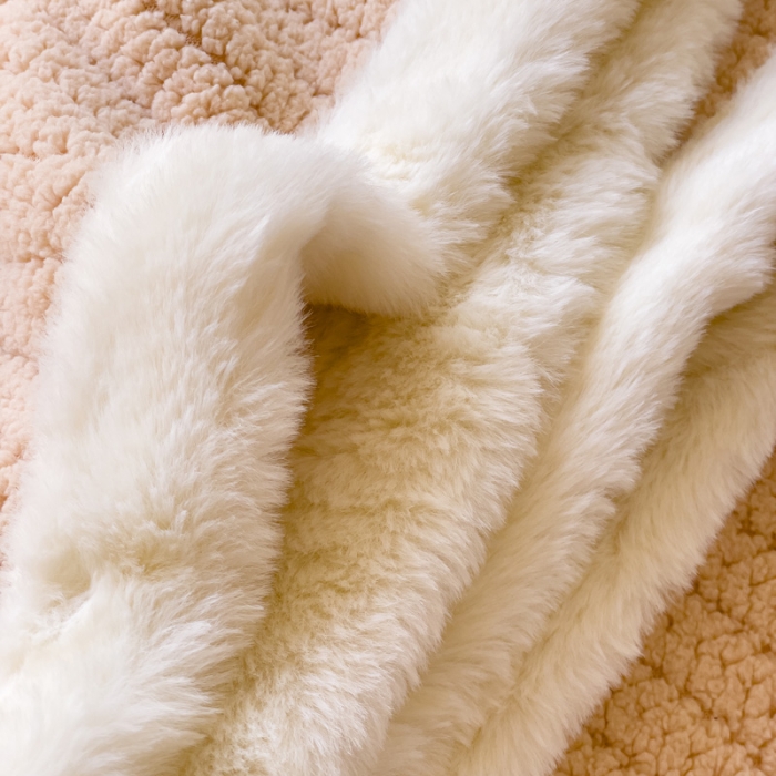 91家纺网 家纺一手货源 找家纺 春妮 2023新款A面编织绒+B面兔毛绒毛毯双层盖毯 浅卡其