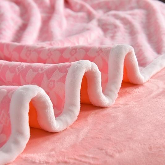 91家纺网 家纺一手货源 找家纺 畅畅家纺 2023新款A类雕花绒牛奶绒四件套 大风车-粉