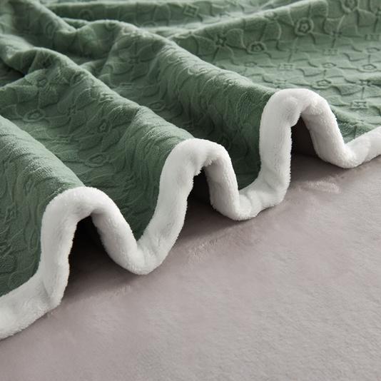 91家纺网 家纺一手货源 找家纺 畅畅家纺 2023新款A类雕花绒牛奶绒四件套 大风车-抹茶绿