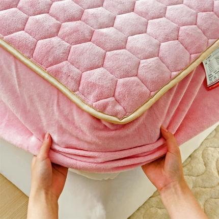 91家纺网 家纺一手货源 找家纺 总梦舒羽2025牛奶绒抗静电夹棉床笠床罩床单床盖床护垫套宿舍三件套