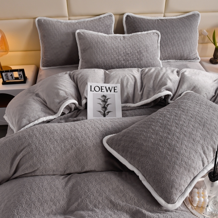 91家纺网 家纺一手货源 找家纺 畅畅家纺 2023新款A类雕花绒牛奶绒四件套 大风车-深灰