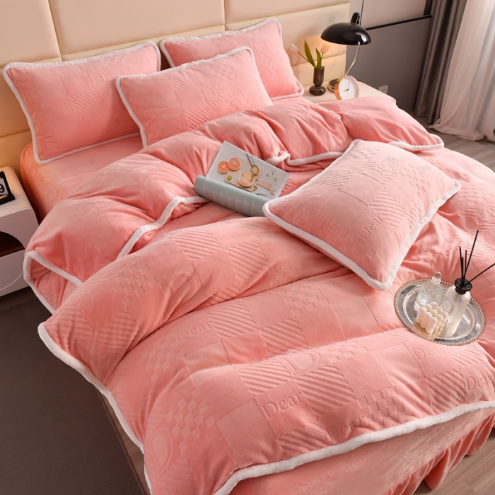 91家纺网 家纺一手货源 找家纺 畅畅家纺 2023新款A类雕花绒牛奶绒四件套 迪欧-粉