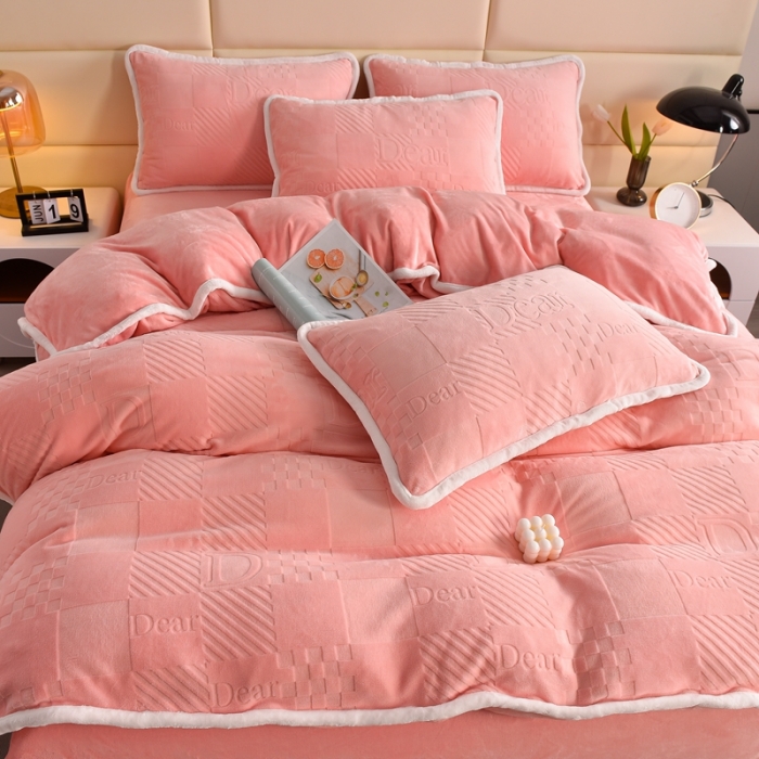 91家纺网 家纺一手货源 找家纺 畅畅家纺 2023新款A类雕花绒牛奶绒四件套 迪欧-粉