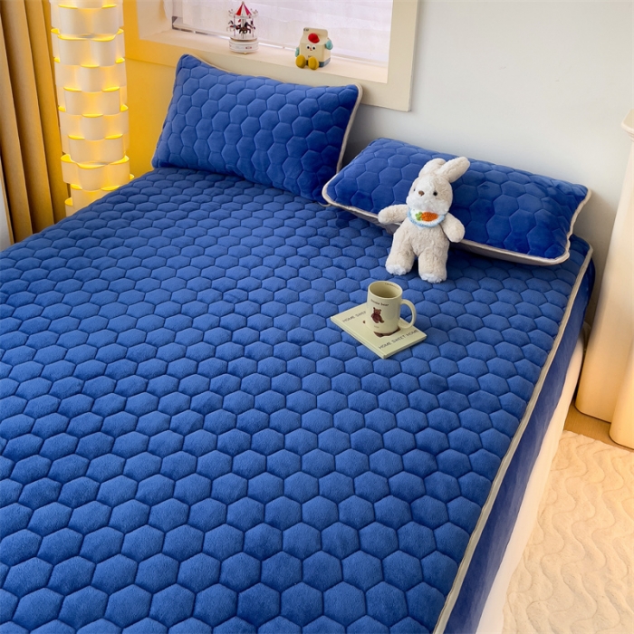 91家纺网 家纺一手货源 找家纺 总梦舒羽2025牛奶绒抗静电夹棉床笠床罩床单床盖床护垫套宿舍三件套