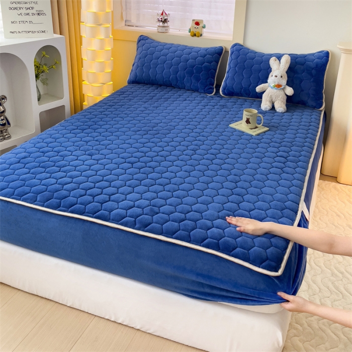 91家纺网 家纺一手货源 找家纺 总梦舒羽2025牛奶绒抗静电夹棉床笠床罩床单床盖床护垫套宿舍三件套