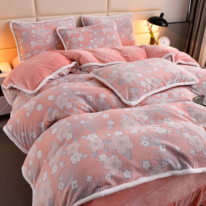 91家纺网 家纺一手货源 找家纺 畅畅家纺 2023新款A类雕花绒牛奶绒四件套 海棠花-粉