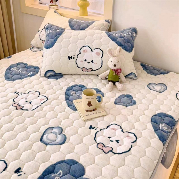 91家纺网 家纺一手货源 找家纺 梦舒羽 牛奶绒抗静电夹棉床笠床罩床单床盖床护垫套宿舍三件套 爱心兔