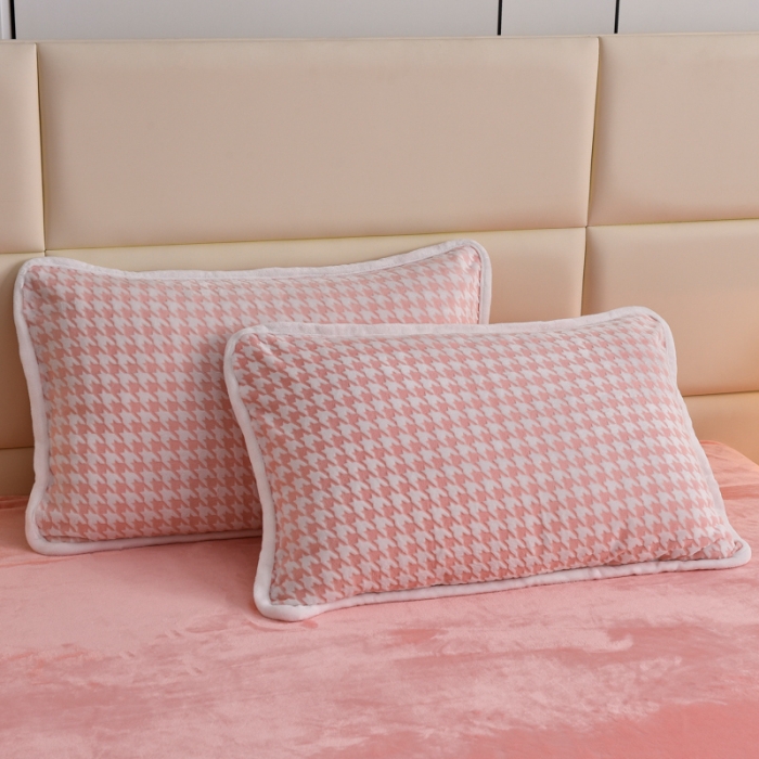 91家纺网 家纺一手货源 找家纺 畅畅家纺 2023新款A类雕花绒牛奶绒四件套 千鸟格-粉