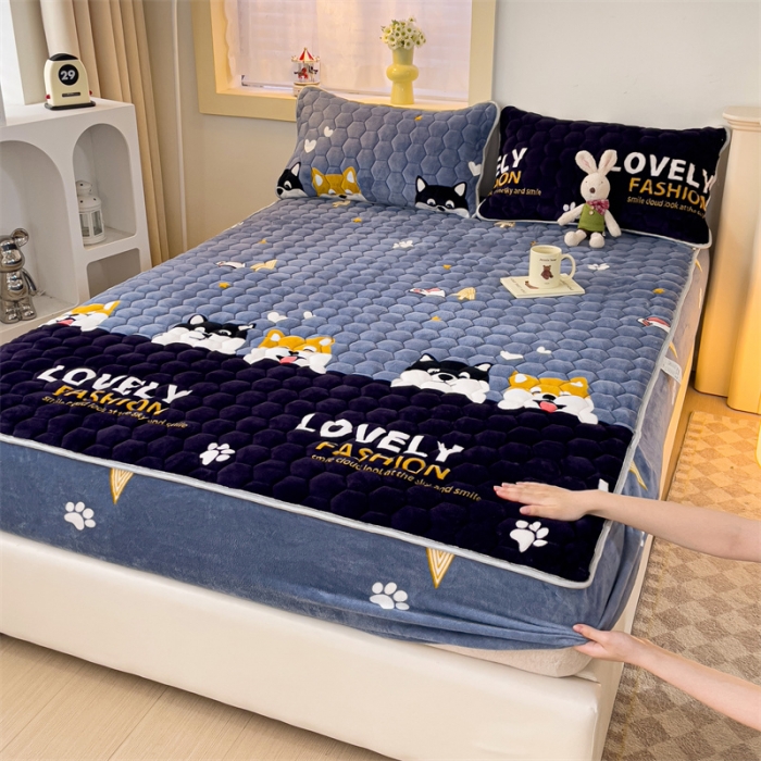 91家纺网 家纺一手货源 找家纺 梦舒羽 牛奶绒抗静电夹棉床笠床罩床单床盖床护垫套宿舍三件套 可爱狗