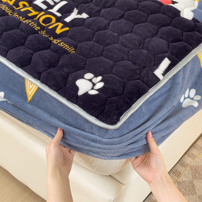 91家纺网 家纺一手货源 找家纺 梦舒羽 牛奶绒抗静电夹棉床笠床罩床单床盖床护垫套宿舍三件套 可爱狗