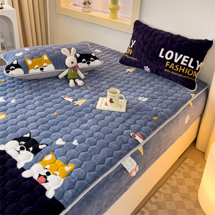 91家纺网 家纺一手货源 找家纺 梦舒羽 牛奶绒抗静电夹棉床笠床罩床单床盖床护垫套宿舍三件套 可爱狗