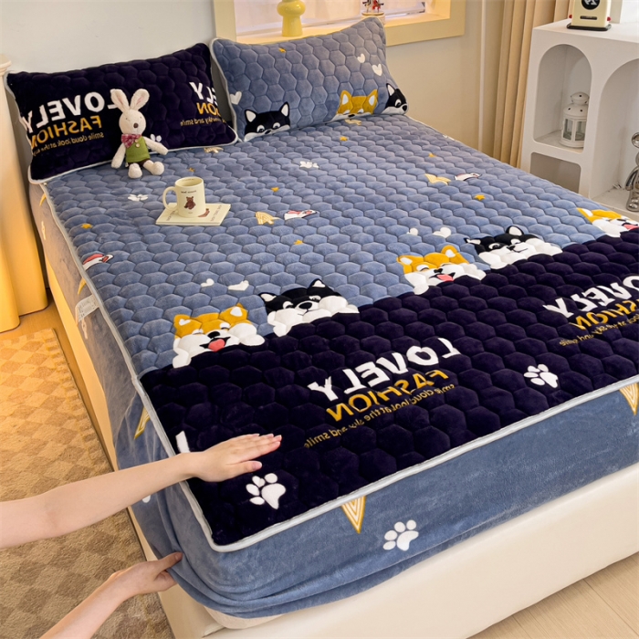 91家纺网 家纺一手货源 找家纺 梦舒羽 牛奶绒抗静电夹棉床笠床罩床单床盖床护垫套宿舍三件套 可爱狗