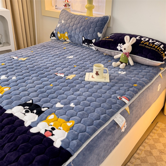 91家纺网 家纺一手货源 找家纺 梦舒羽 牛奶绒抗静电夹棉床笠床罩床单床盖床护垫套宿舍三件套 可爱狗