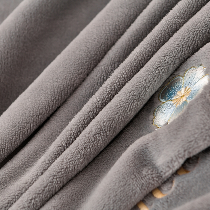 91家纺网 家纺一手货源 找家纺 畅畅家纺 2023高克重牛奶绒刺绣花四件套金貂法莱宝宝水晶雪花绒四件套 花海 -高级灰