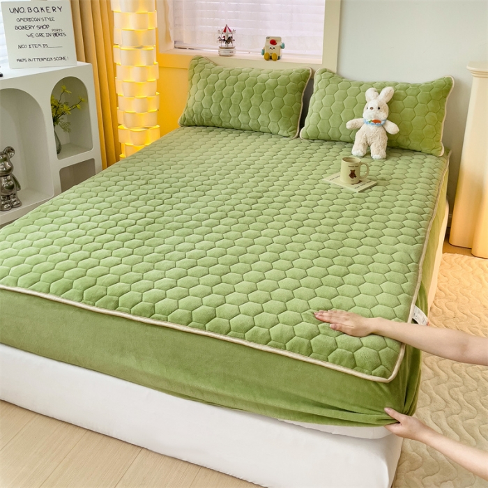 91家纺网 家纺一手货源 找家纺 梦舒羽 牛奶绒抗静电夹棉床笠床罩床单床盖床护垫套宿舍三件套 抹茶绿