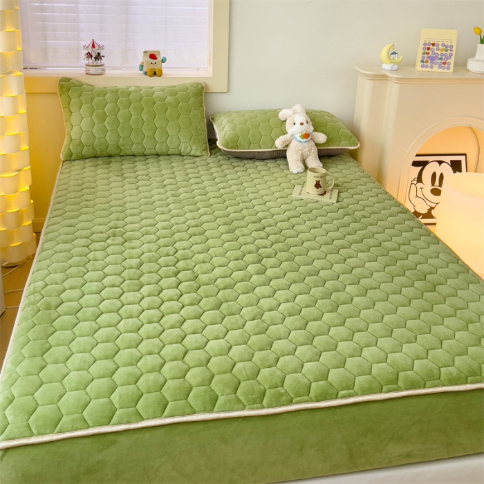 91家纺网 家纺一手货源 找家纺 梦舒羽 牛奶绒抗静电夹棉床笠床罩床单床盖床护垫套宿舍三件套 抹茶绿