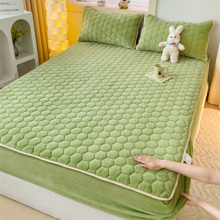 91家纺网 家纺一手货源 找家纺 梦舒羽 牛奶绒抗静电夹棉床笠床罩床单床盖床护垫套宿舍三件套 抹茶绿