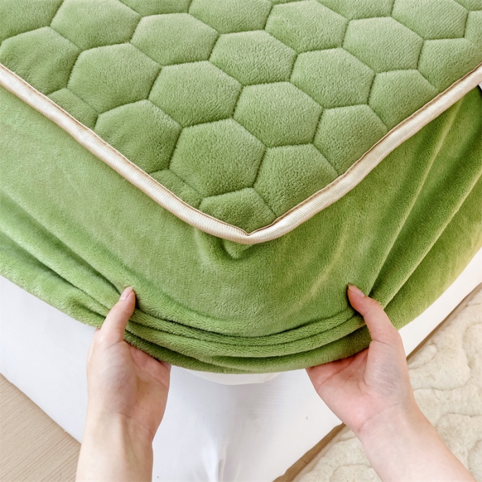 91家纺网 家纺一手货源 找家纺 梦舒羽 牛奶绒抗静电夹棉床笠床罩床单床盖床护垫套宿舍三件套 抹茶绿