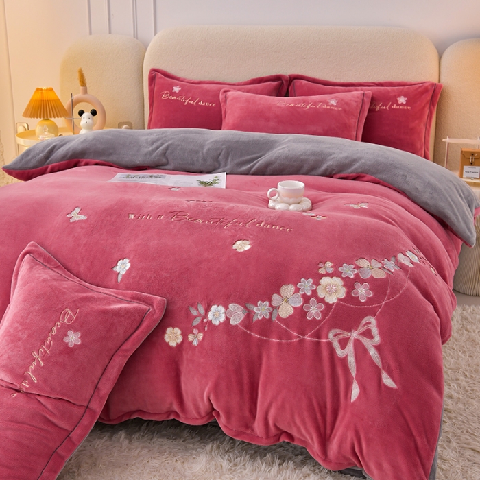 91家纺网 家纺一手货源 找家纺 畅畅家纺 2023高克重牛奶绒刺绣花四件套金貂法莱宝宝水晶雪花绒四件套 花海-豆沙+灰