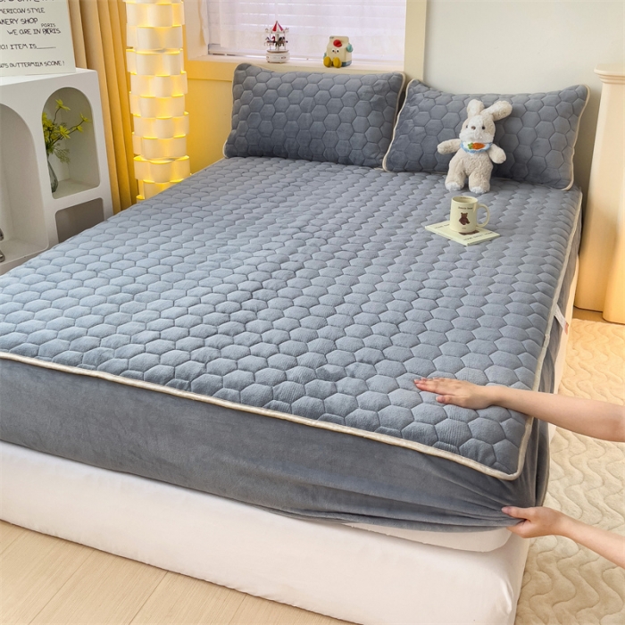 91家纺网 家纺一手货源 找家纺 梦舒羽 牛奶绒抗静电夹棉床笠床罩床单床盖床护垫套宿舍三件套 山茶灰